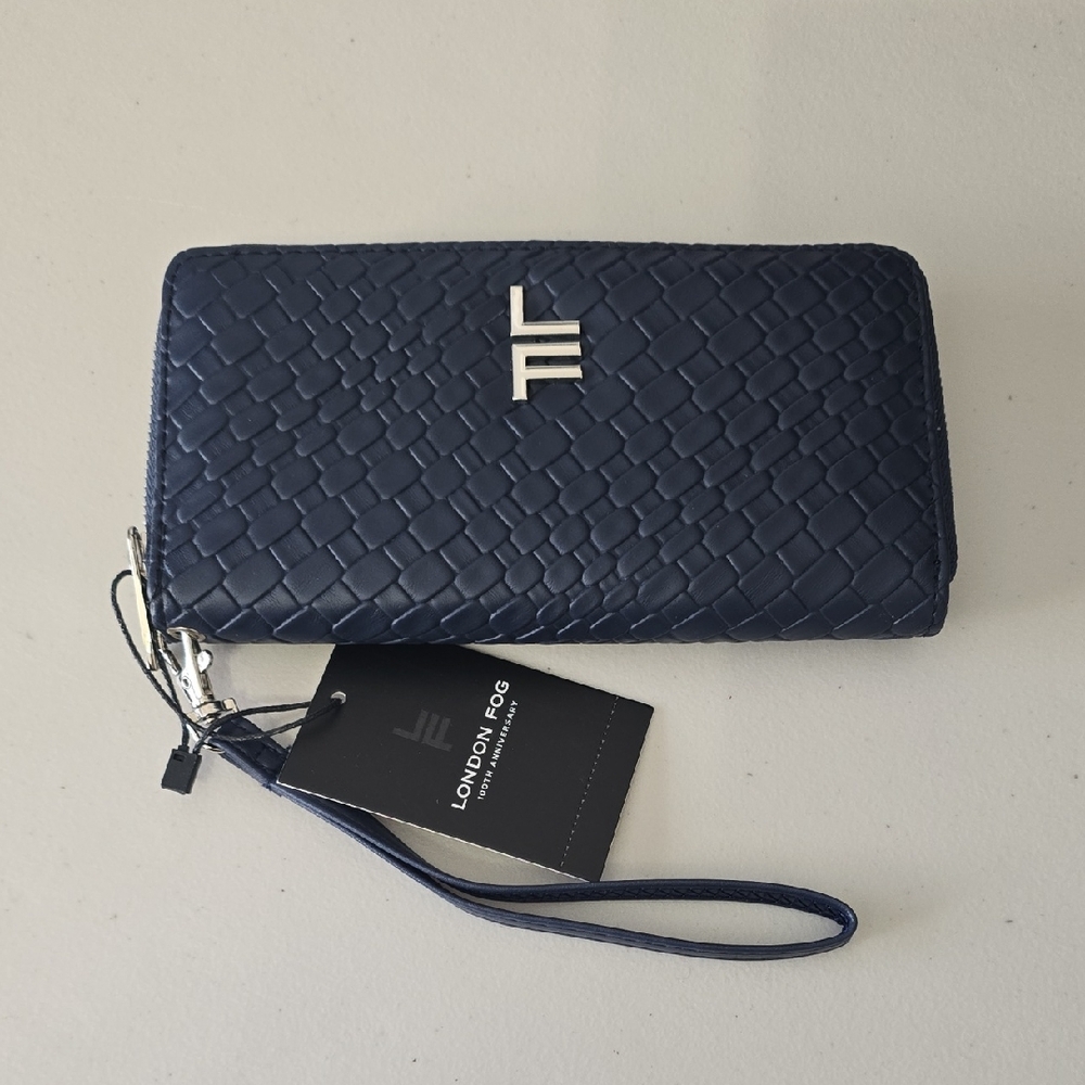 🆕️ London Fog Dark Blue Textured Wallet
